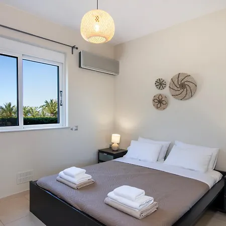 Apartman Gabriel With A Shared Pool Close To The Horafákia