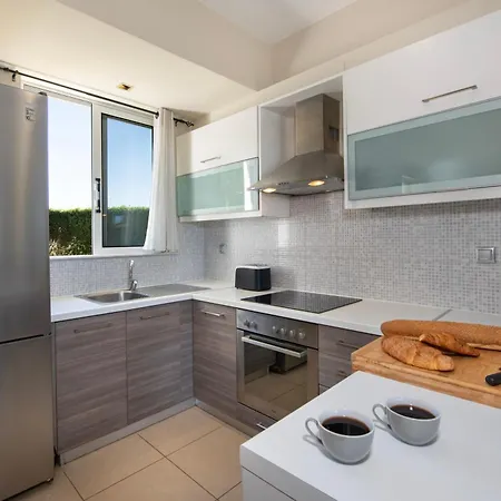 Apartman Gabriel With A Shared Pool Close To The