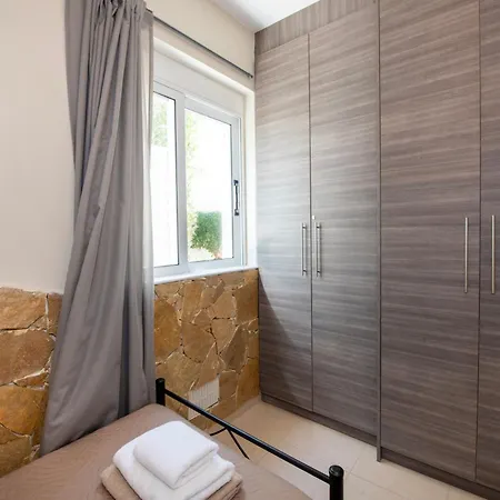 Apartman Gabriel With A Shared Pool Close To The *